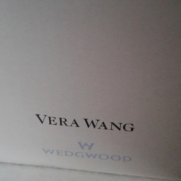 Vera Wang Wedgewood With Love Crystal Centre Piece - Picture 5 of 6